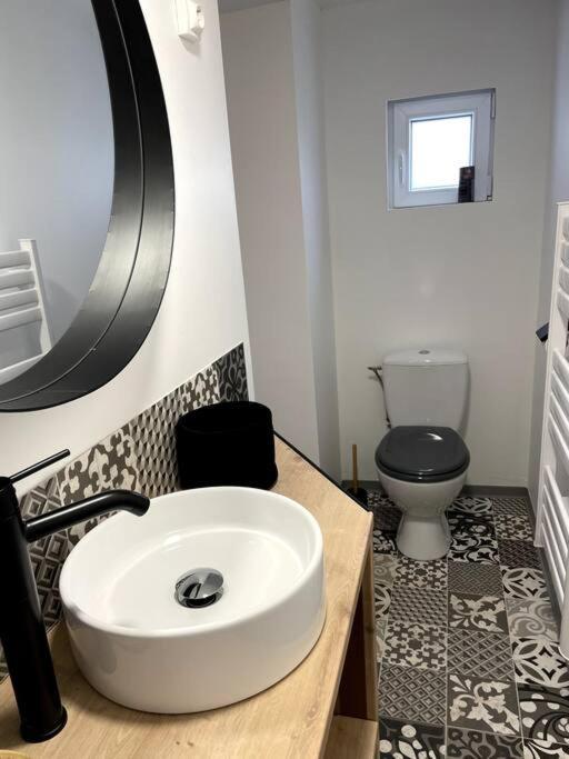 Bel Appartement Sur Cour Plein Centre Ville Et Parking Moulins  Ngoại thất bức ảnh