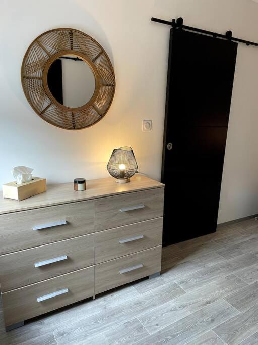 Bel Appartement Sur Cour Plein Centre Ville Et Parking Moulins  Ngoại thất bức ảnh