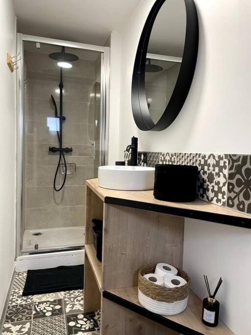 Bel Appartement Sur Cour Plein Centre Ville Et Parking Moulins  Ngoại thất bức ảnh